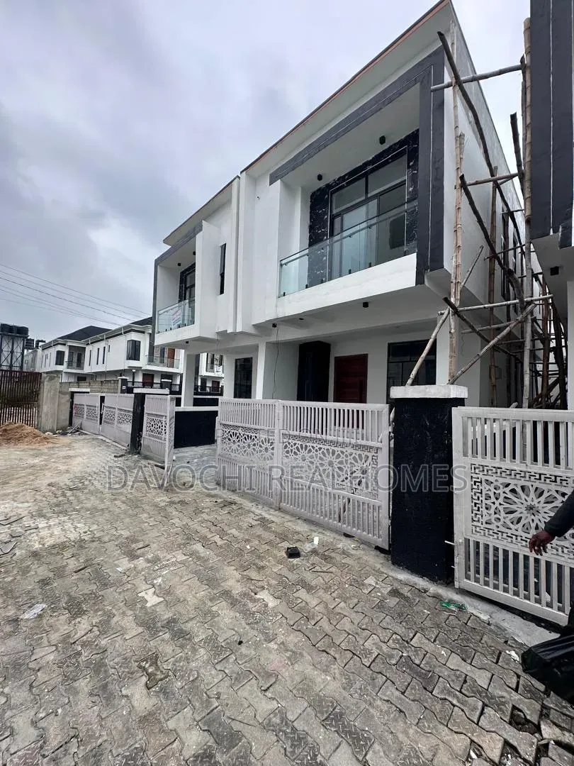 4bdrm Duplex in Ikota for sale