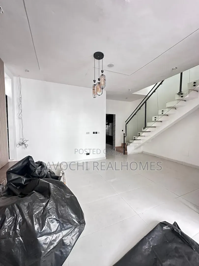 4bdrm Duplex in Ikota for sale