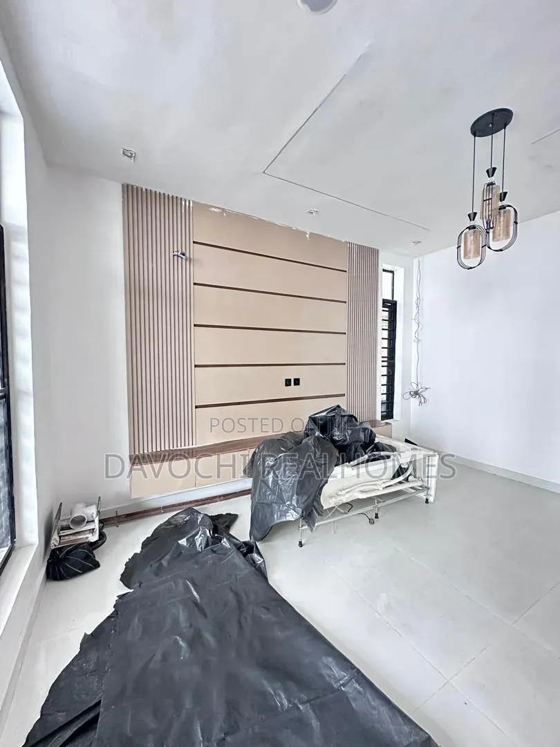 4bdrm Duplex in Ikota for sale