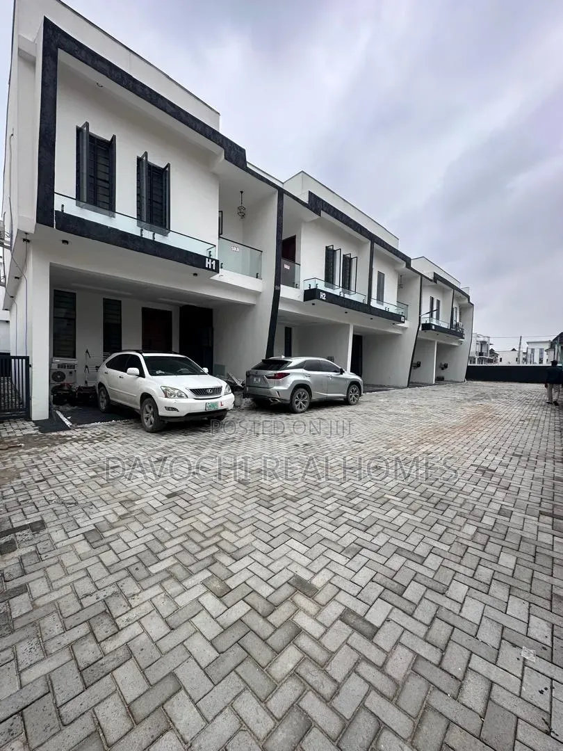 4bdrm Duplex in Ikota for sale