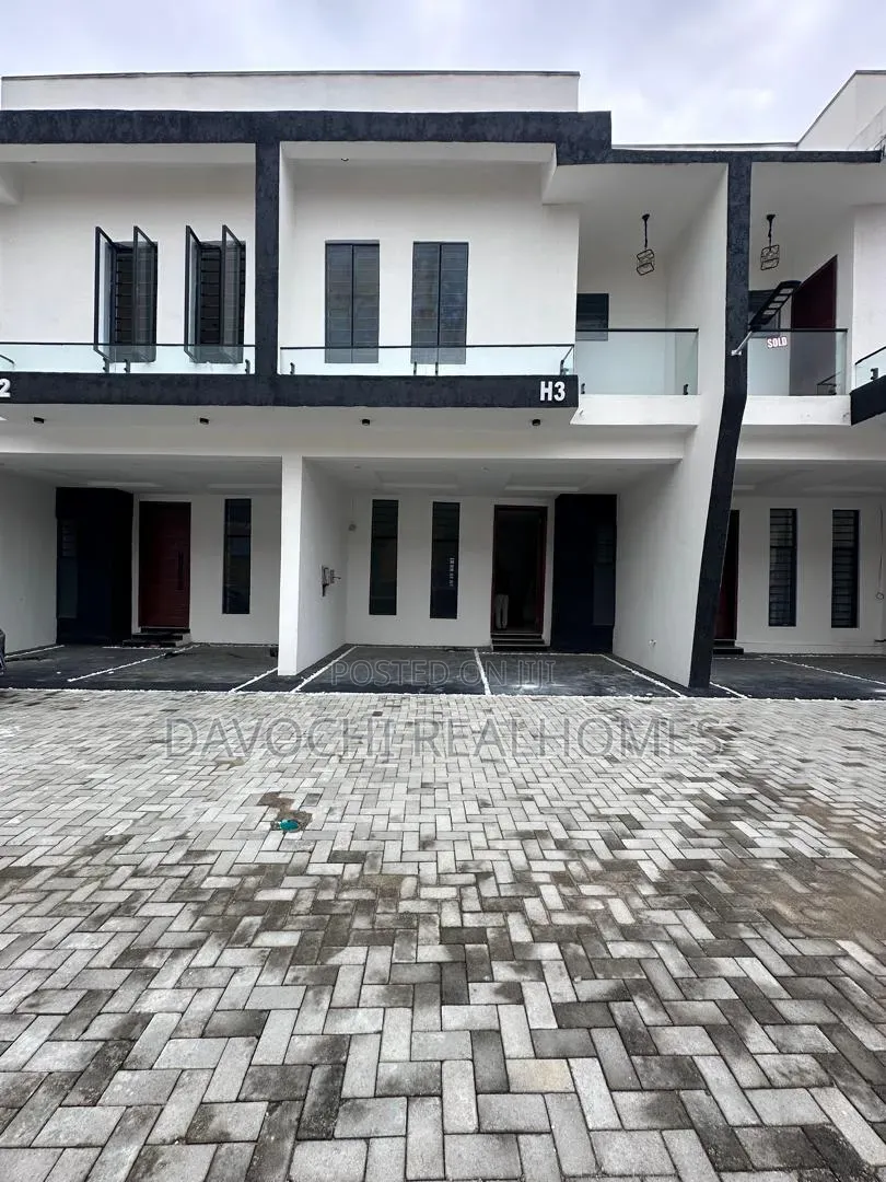 4bdrm Duplex in Ikota for sale