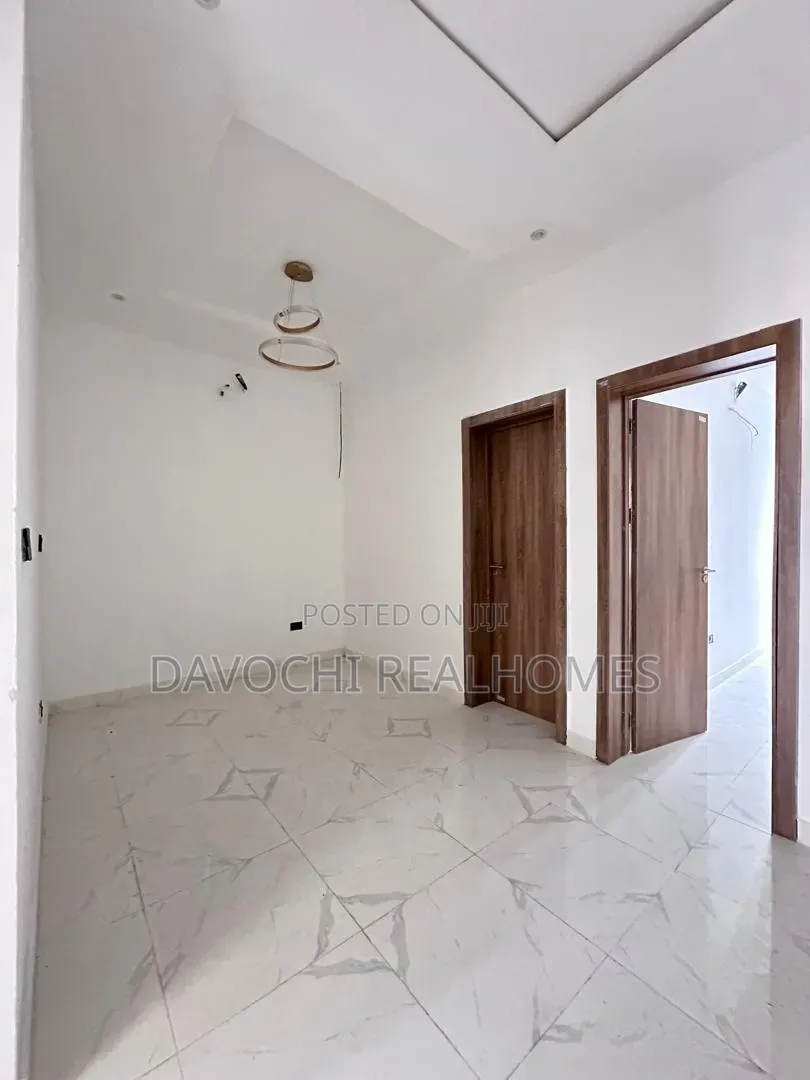 4bdrm Duplex in Ikota for sale