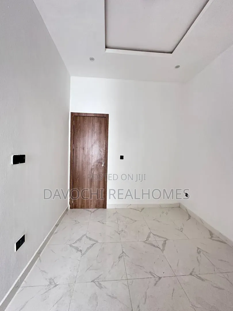 4bdrm Duplex in Ikota for sale