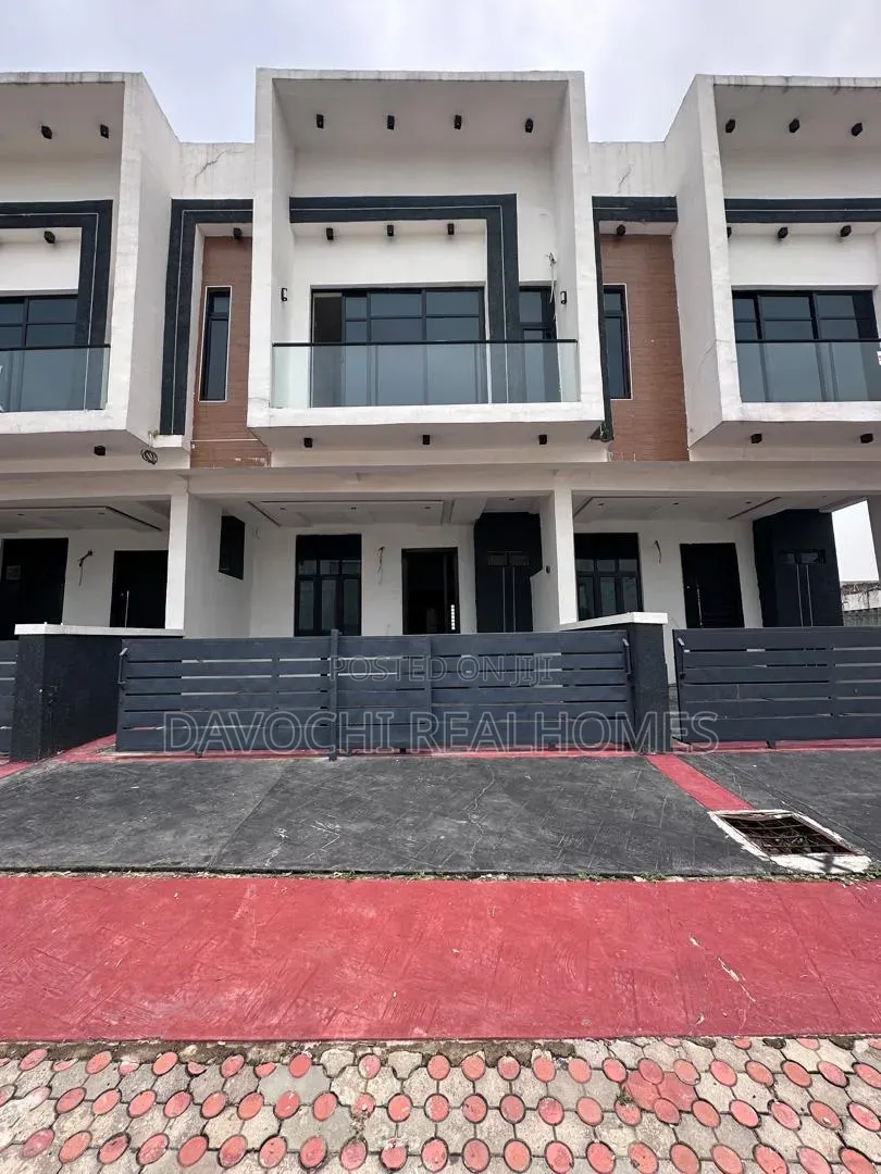 3bdrm Duplex in Ikota for sale