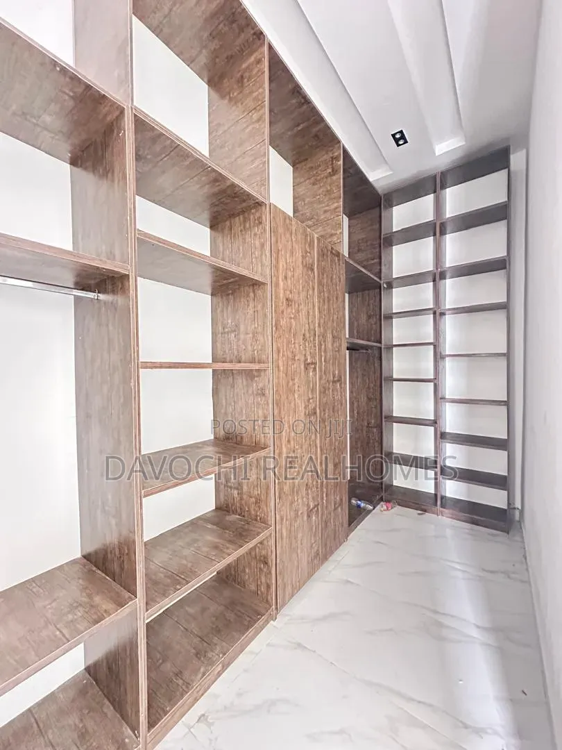 3bdrm Duplex in Ikota for sale