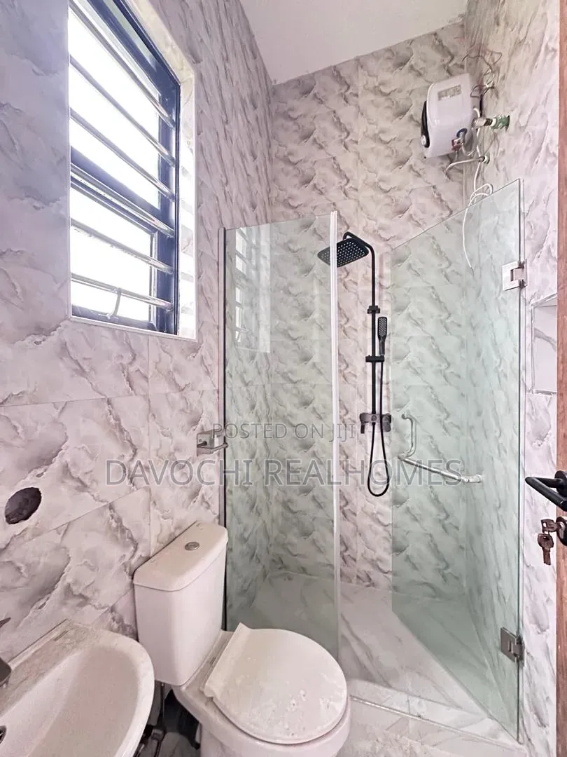 3bdrm Duplex in Ikota for sale
