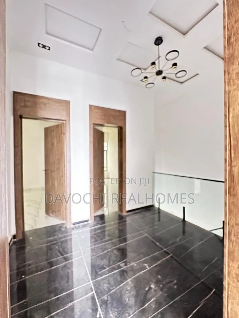 3bdrm Duplex in Ikota for sale