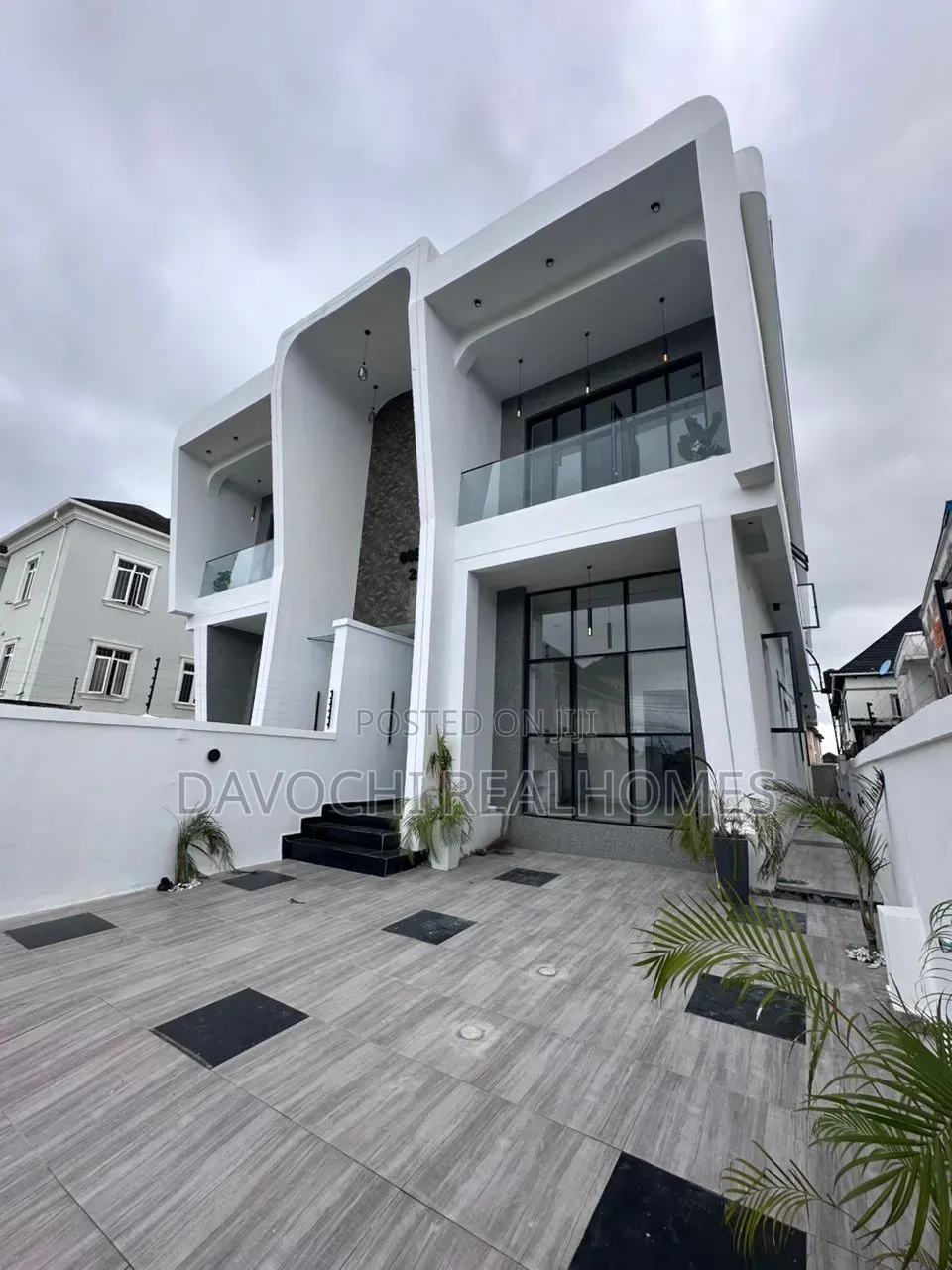 5bdrm Duplex in Off Lekki-Epe Expressway for sale