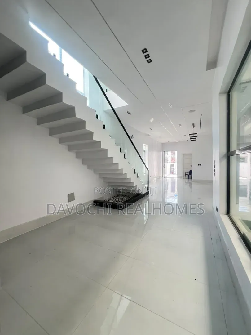 5bdrm Duplex in Off Lekki-Epe Expressway for rent