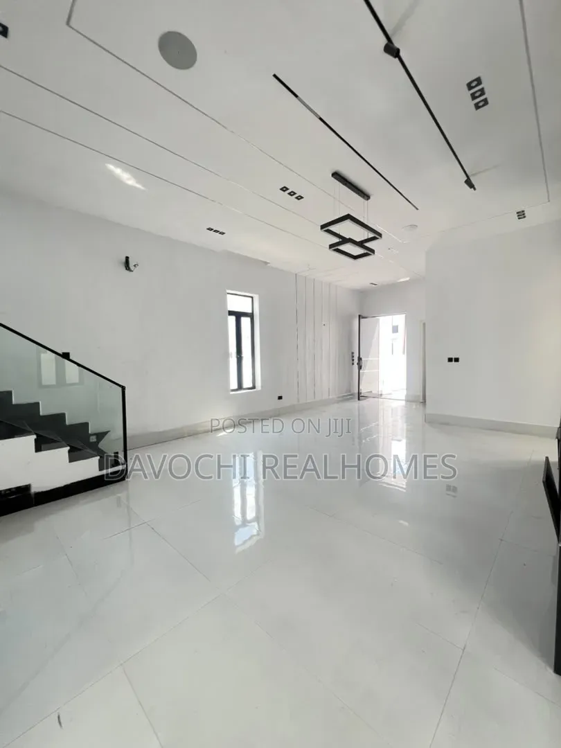 5bdrm Duplex in Off Lekki-Epe Expressway for rent