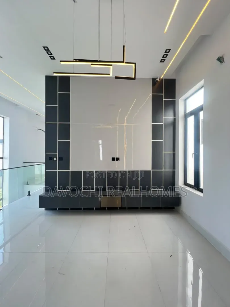 5bdrm Duplex in Off Lekki-Epe Expressway for rent