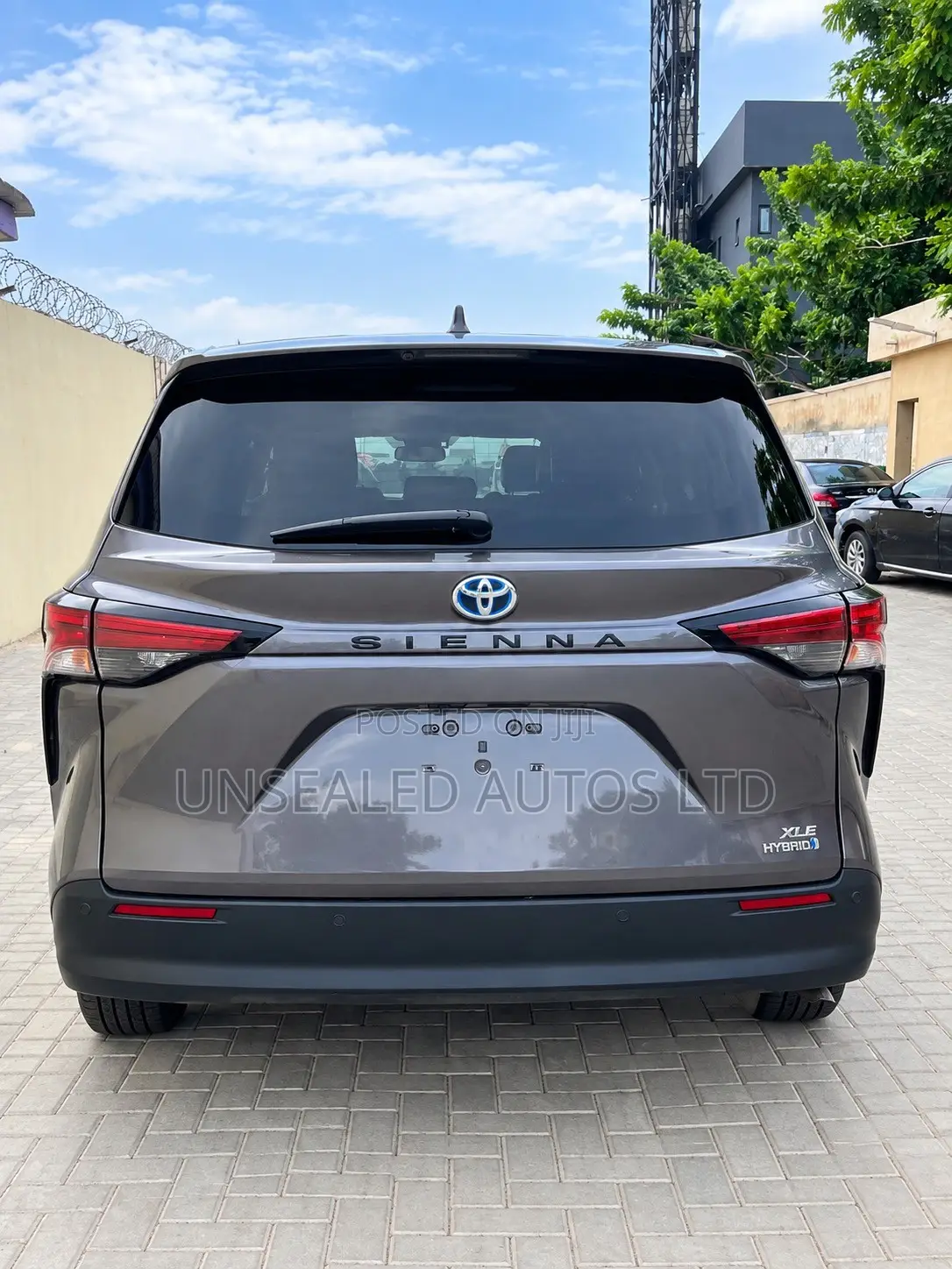 Toyota Sienna XLE FWD 7-Passenger 2023 Gray