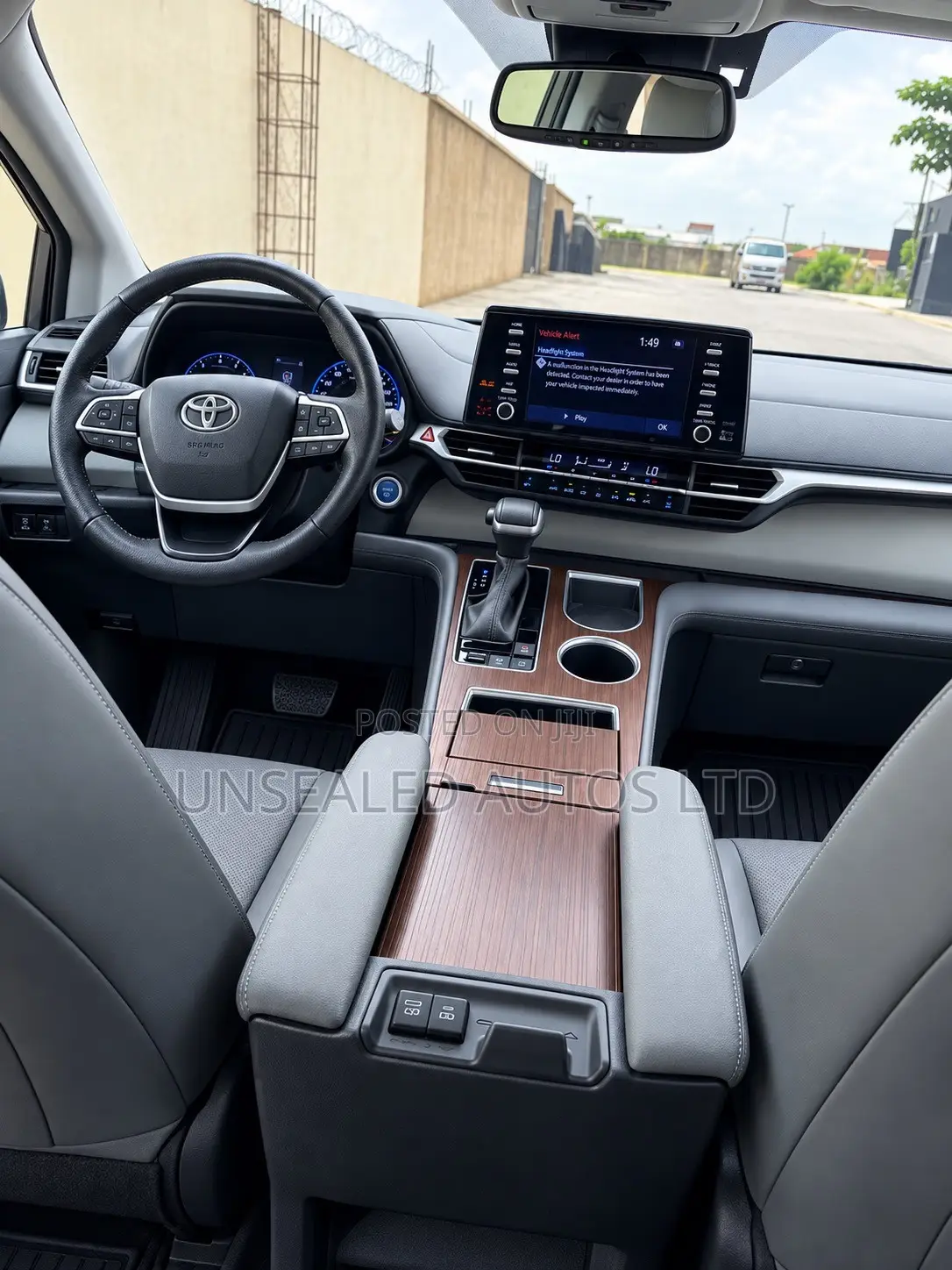 Toyota Sienna XLE FWD 7-Passenger 2023 Gray
