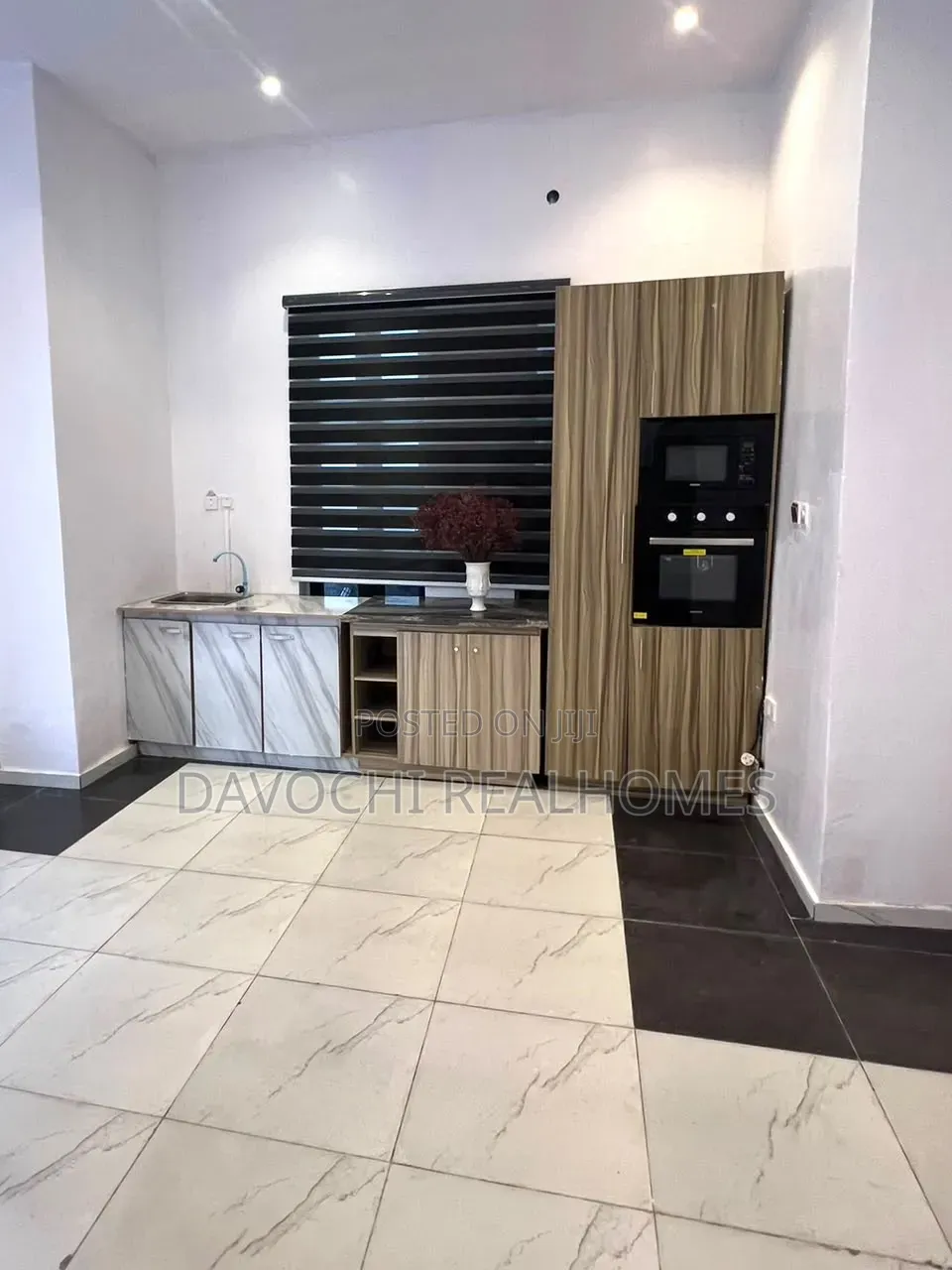 Mini Flat in Chevron for rent