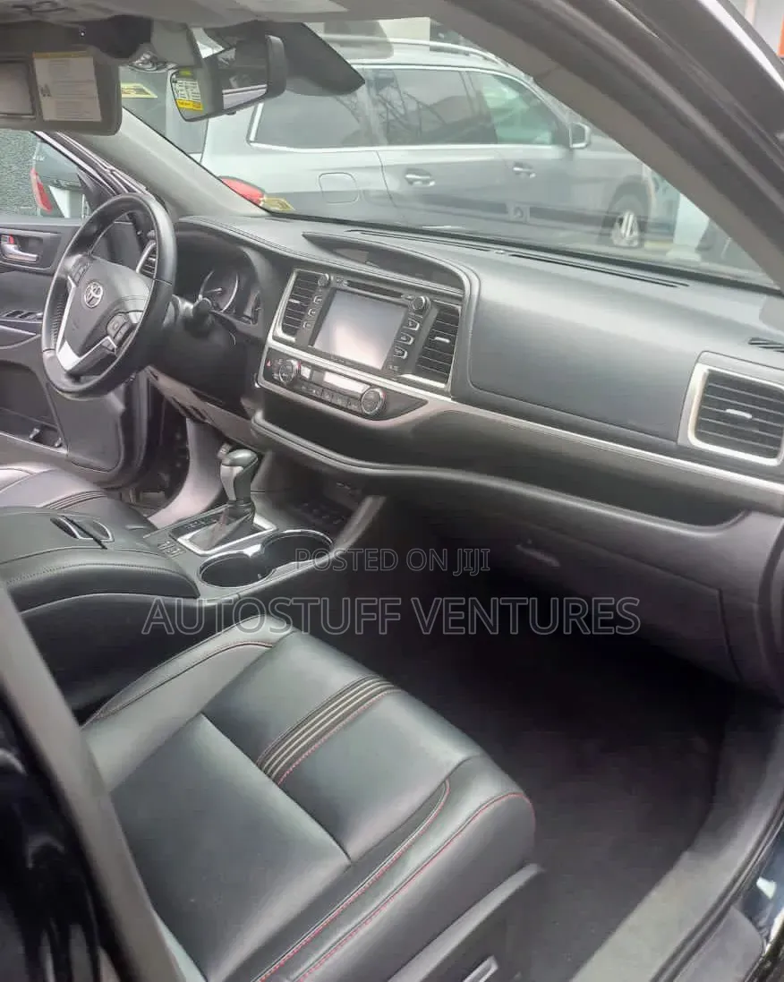 Toyota Highlander SE 2019 Black