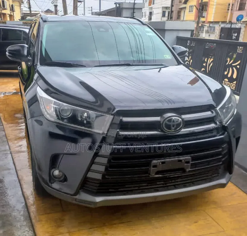 Toyota Highlander SE 2019 Black