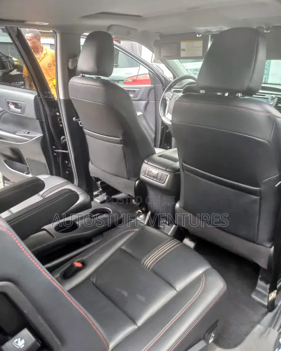 Toyota Highlander SE 2019 Black