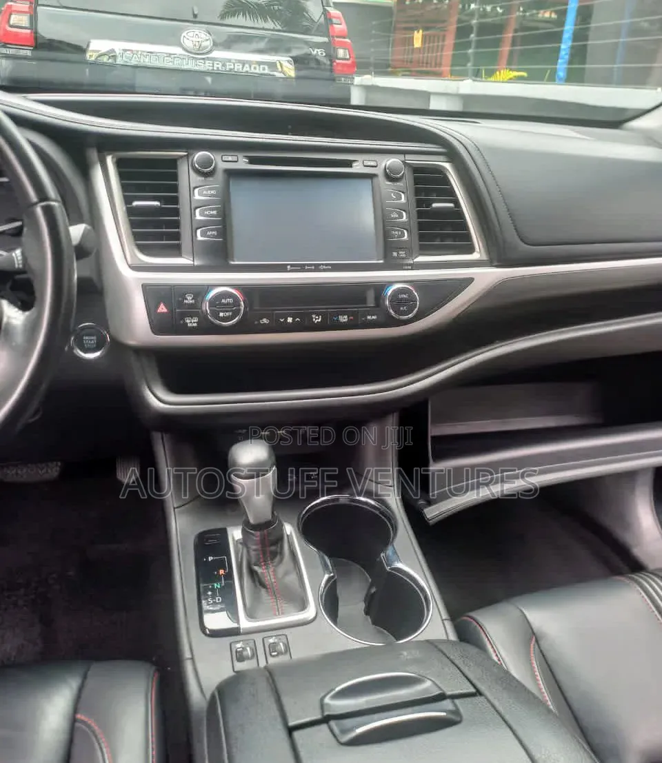 Toyota Highlander SE 2019 Black