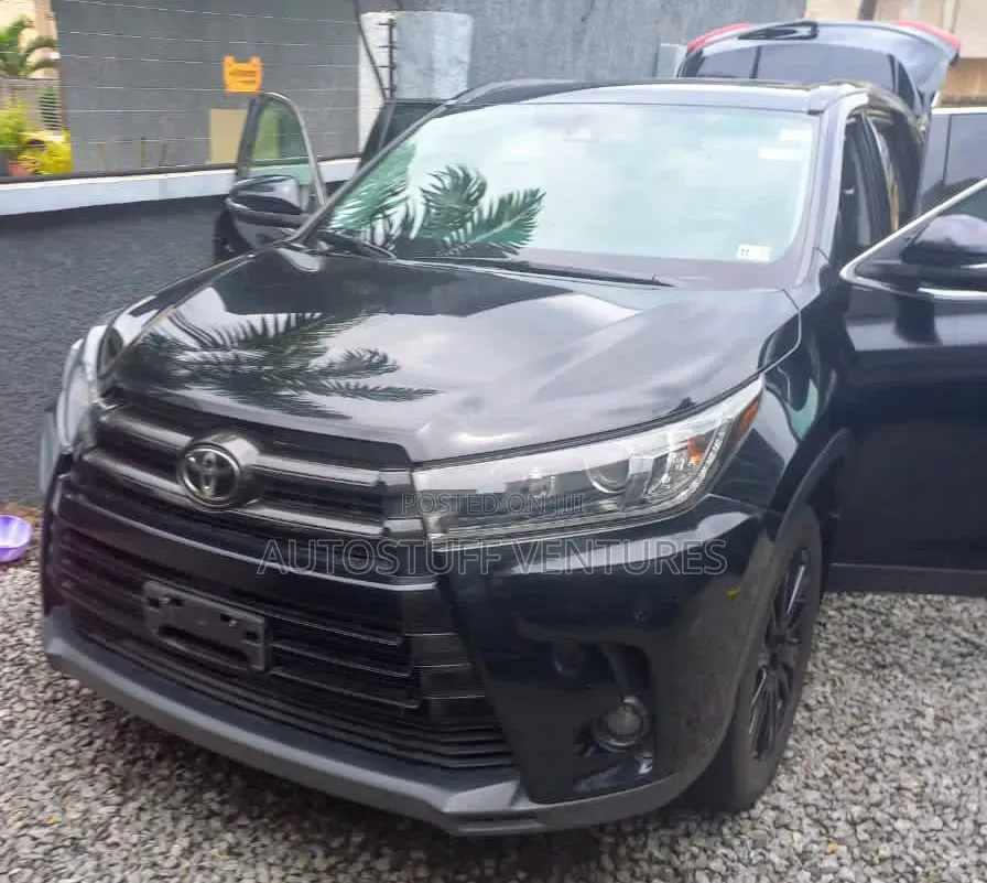 Toyota Highlander SE 2019 Black