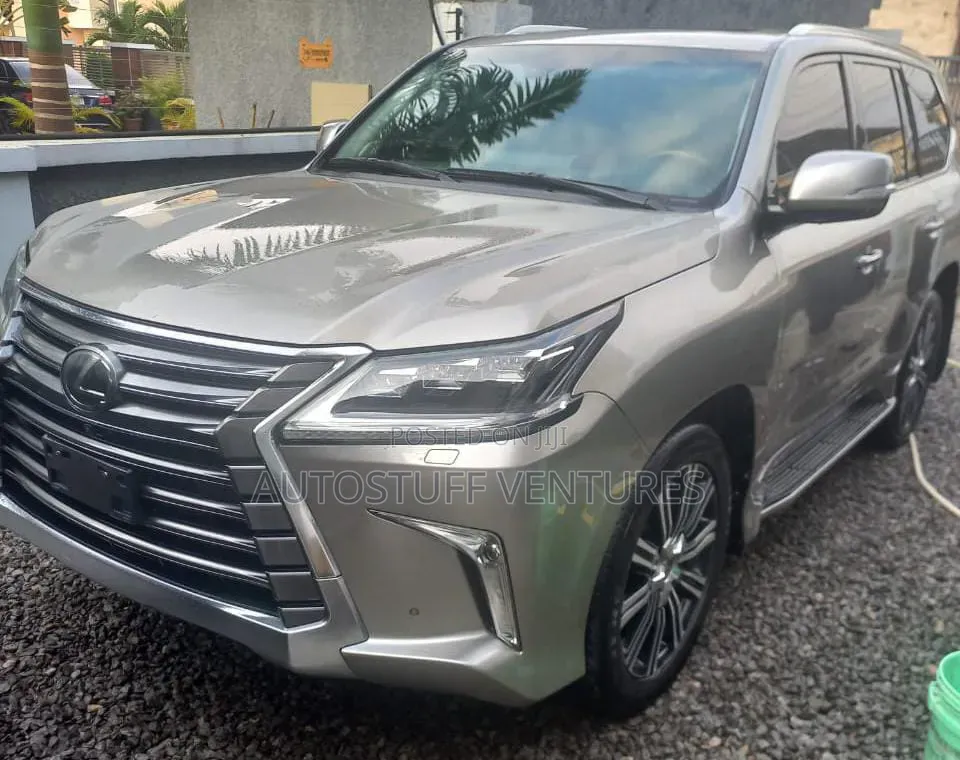 Lexus LX 570 AWD 2018 Gold
