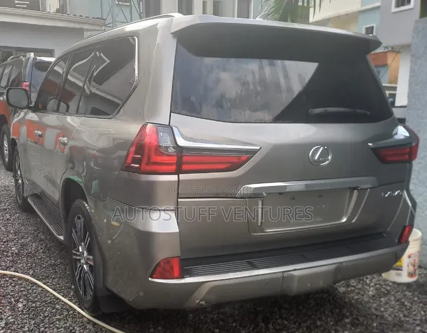 Lexus LX 570 AWD 2018 Gold