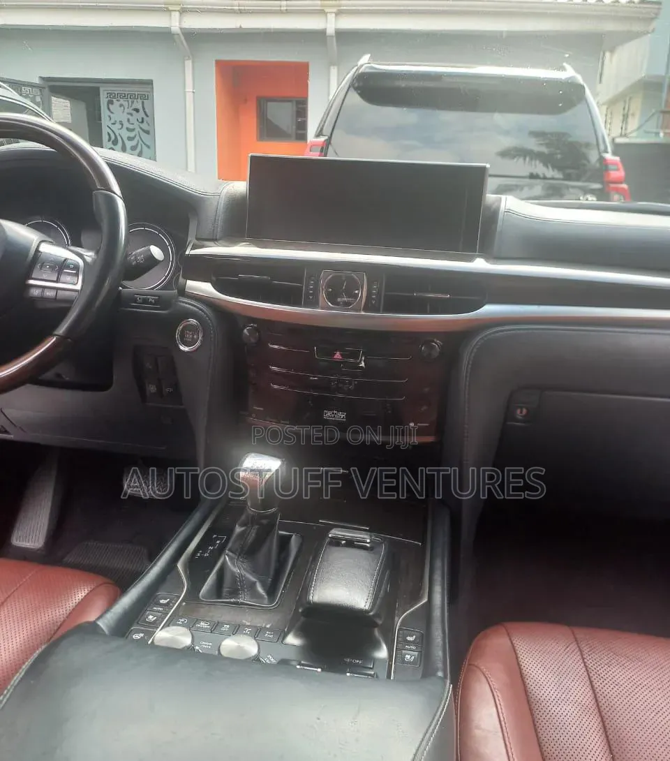 Lexus LX 570 AWD 2018 Gold