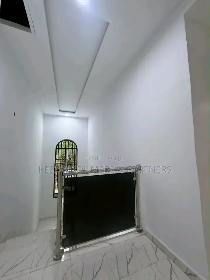 6bdrm Duplex in Iwofe Ada George, New Layout for sale