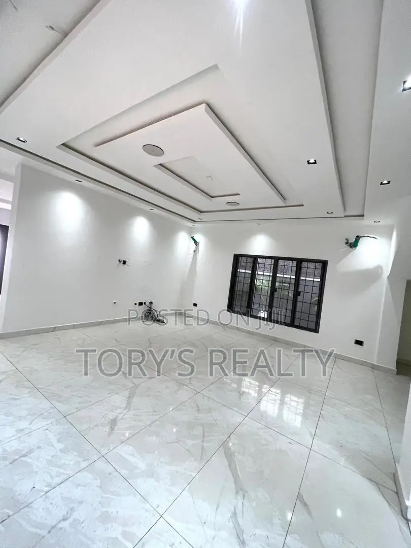 5bdrm Duplex in Lekki Phase 1 for rent