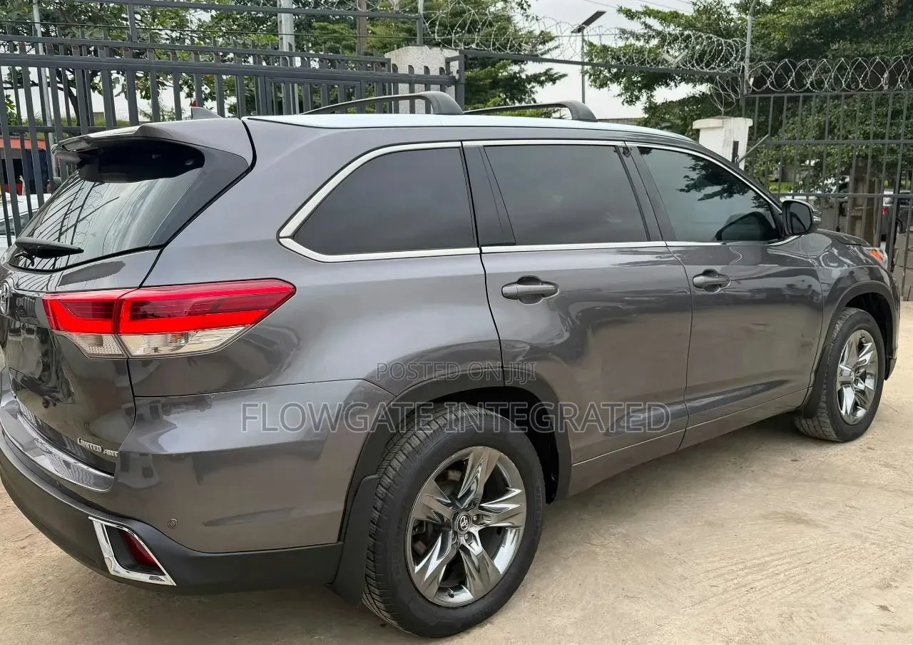 Toyota Highlander Limited Platinum 4x4 V6 (3.5L 6cyl 8A) 2018 Gray