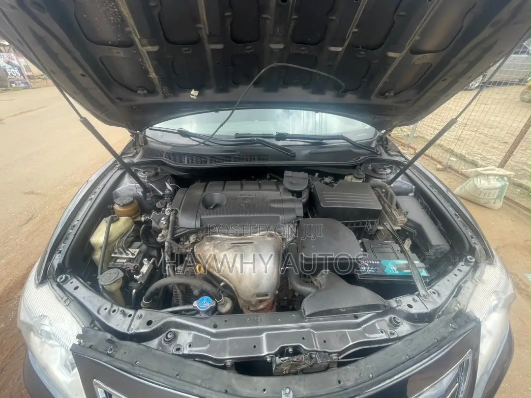 Toyota Camry LE 4dr Sedan (2.5L 4cyl 6AM) 2010 Gray