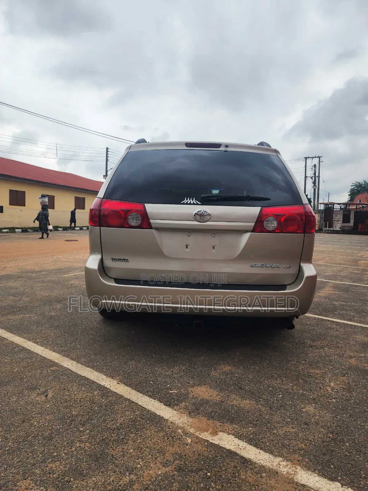Toyota Sienna LE FWD 2006 Gold