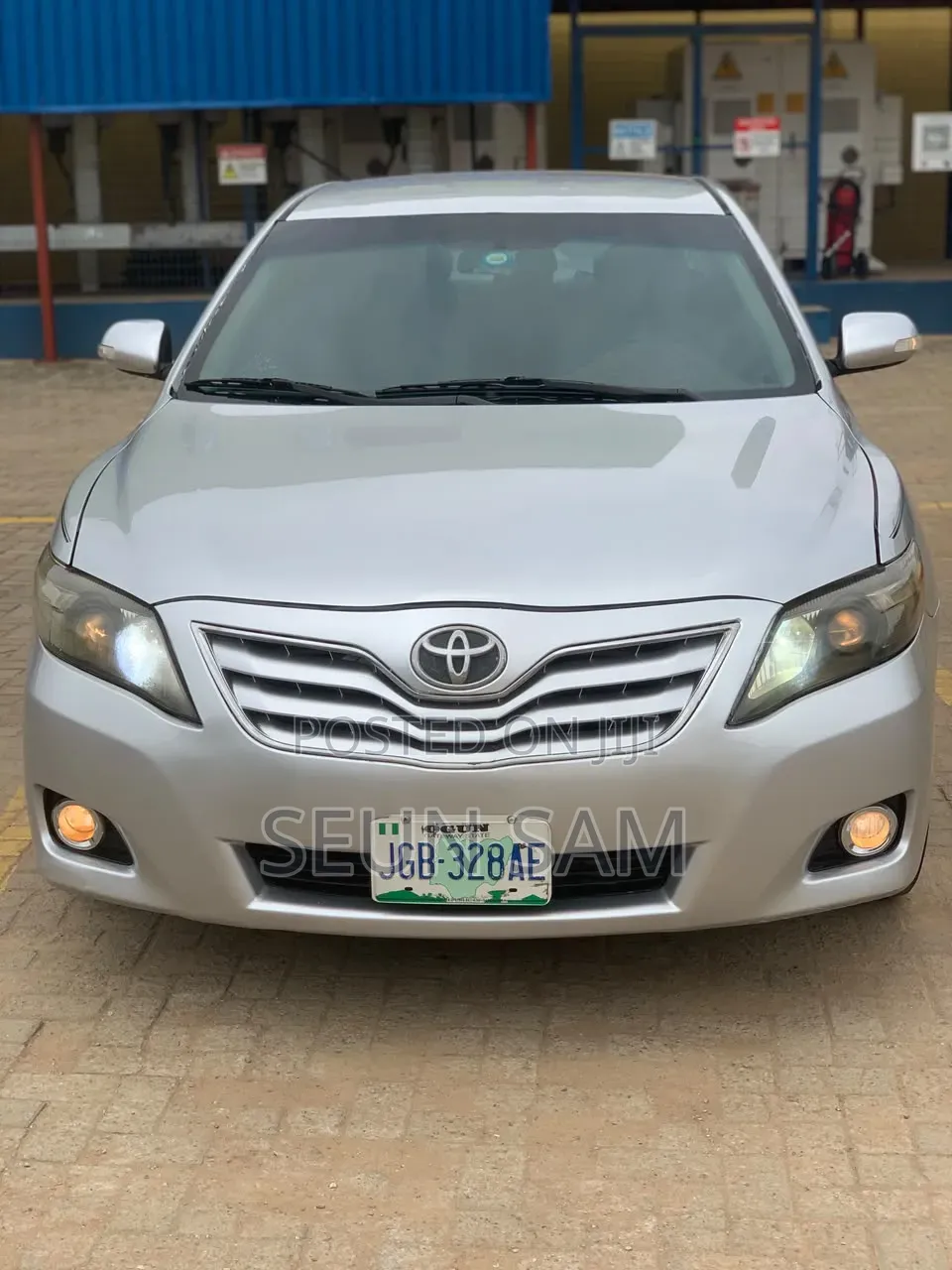 Toyota Camry LE 4dr Sedan (2.5L 4cyl 6AM) 2010 Silver