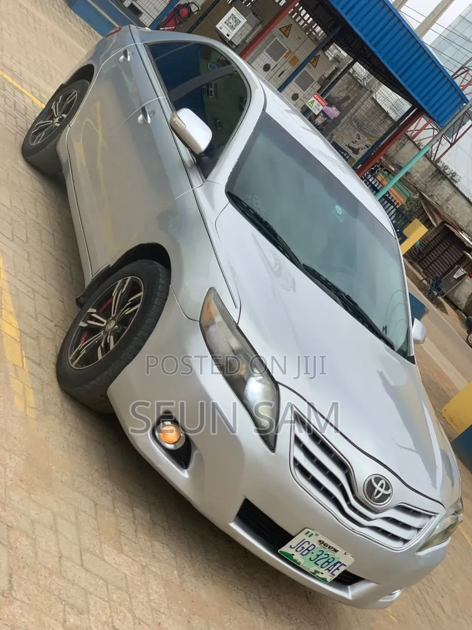 Toyota Camry LE 4dr Sedan (2.5L 4cyl 6AM) 2010 Silver