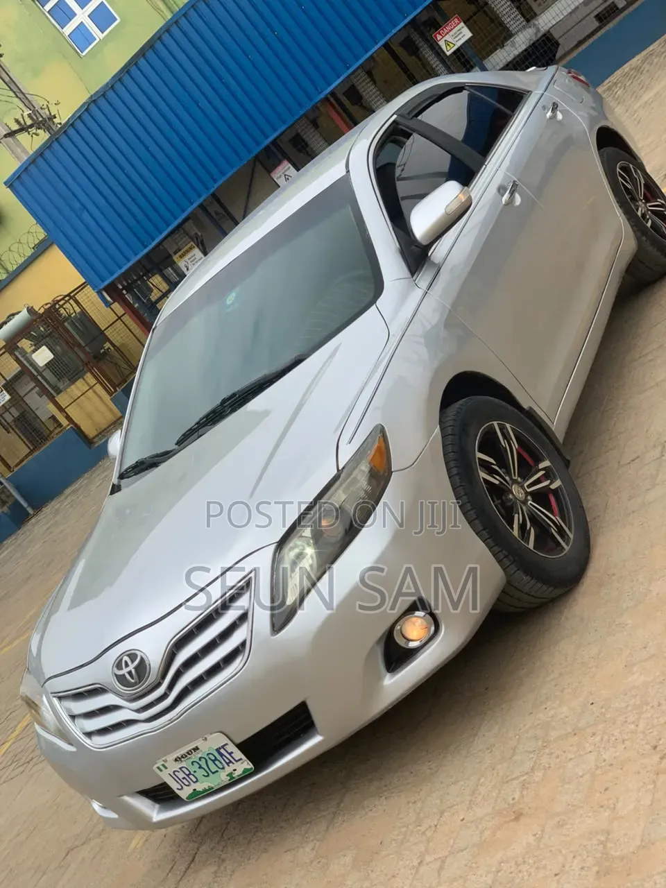 Toyota Camry LE 4dr Sedan (2.5L 4cyl 6AM) 2010 Silver