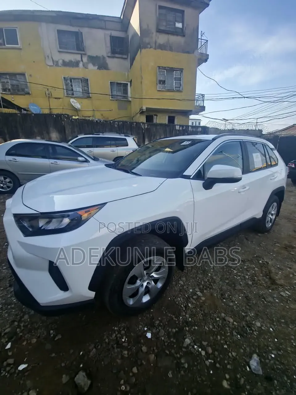 Toyota RAV4 LE AWD 2019 Off white