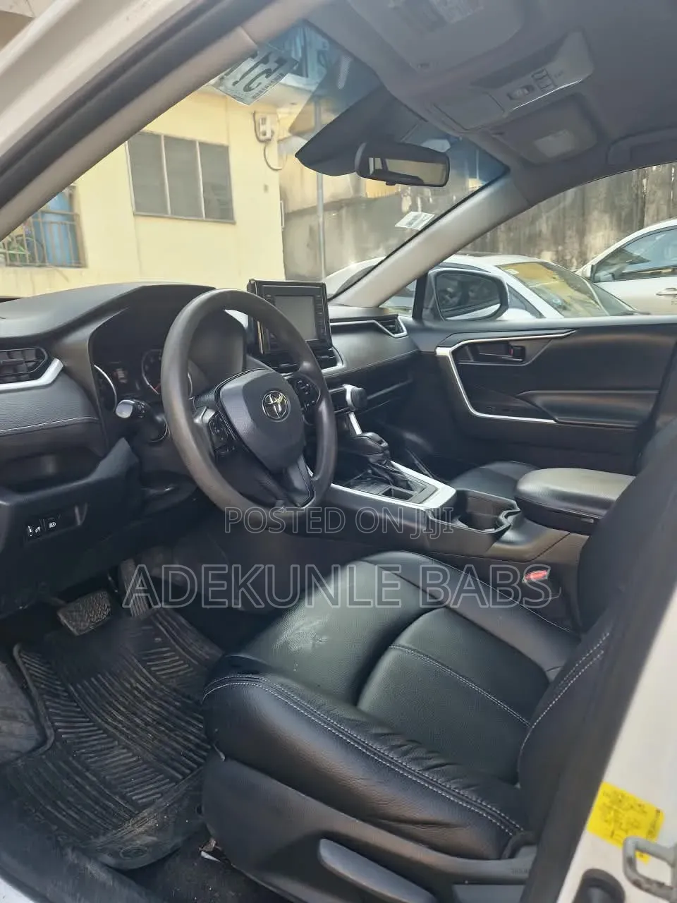 Toyota RAV4 LE AWD 2019 Off white