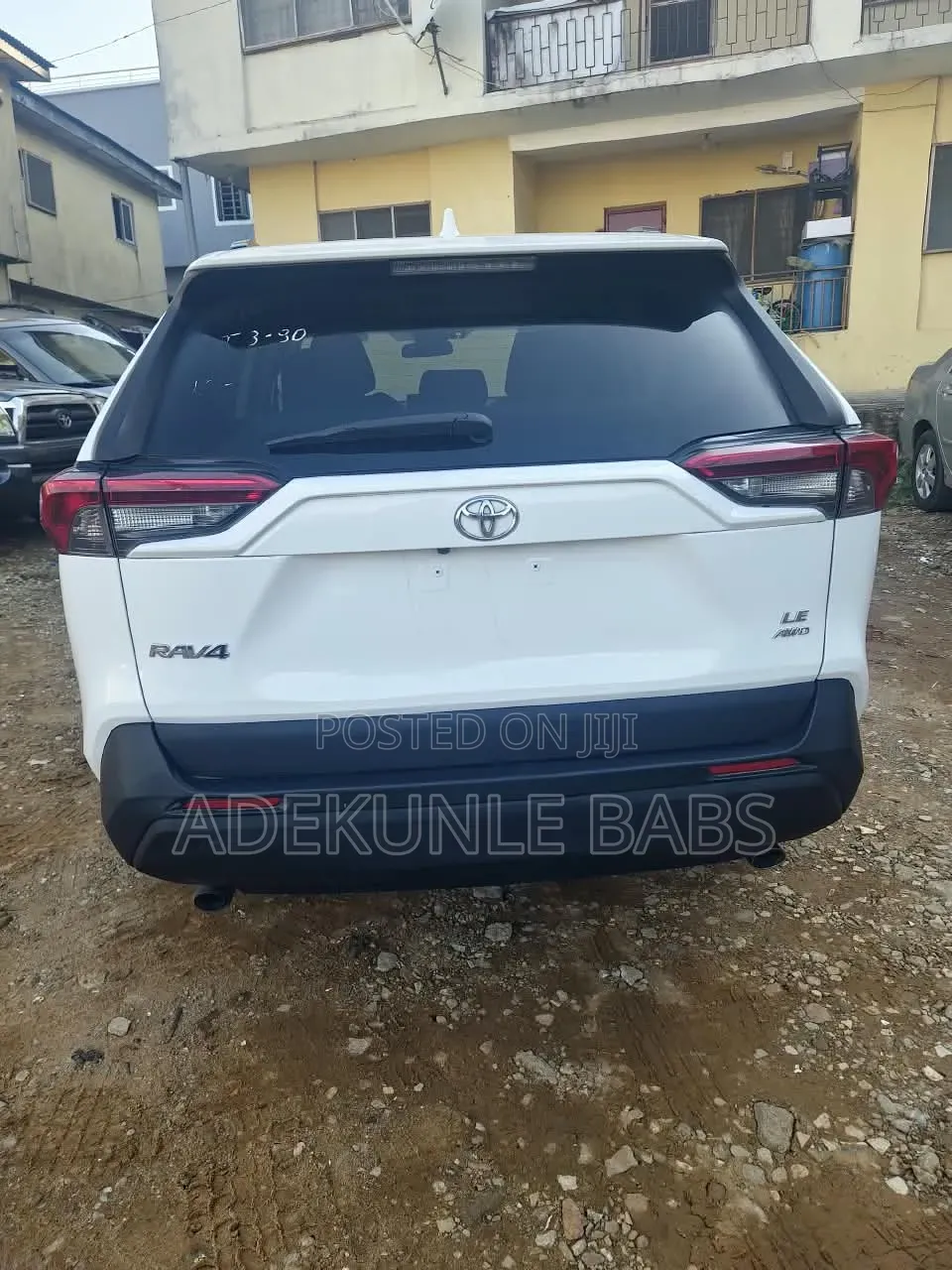 Toyota RAV4 LE AWD 2019 Off white