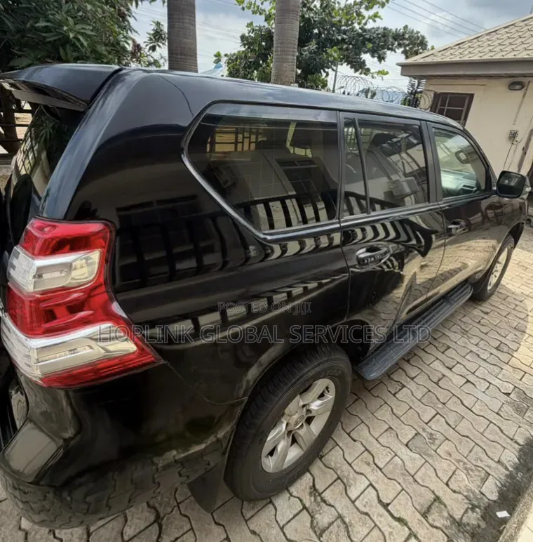 Toyota Land Cruiser Prado 2017 Black