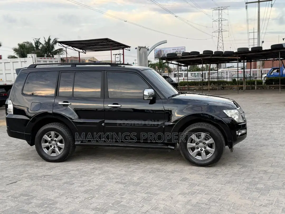 Mitsubishi Pajero 2010 Silver