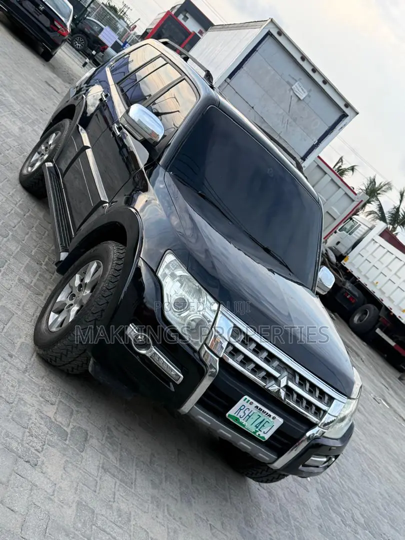 Mitsubishi Pajero 2010 Silver