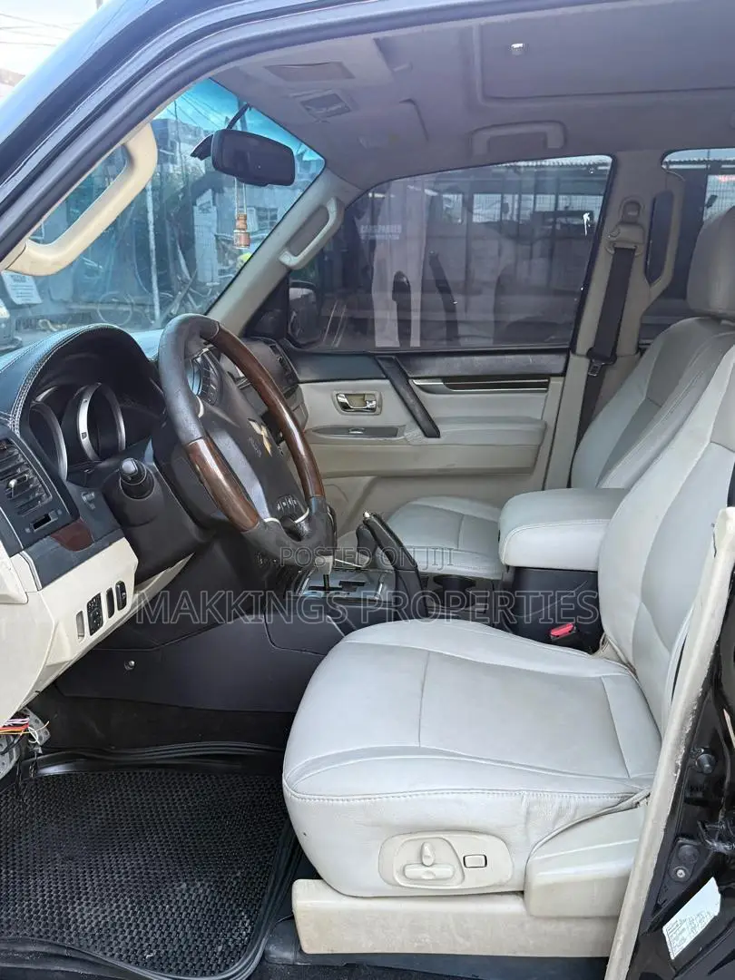 Mitsubishi Pajero 2010 Silver