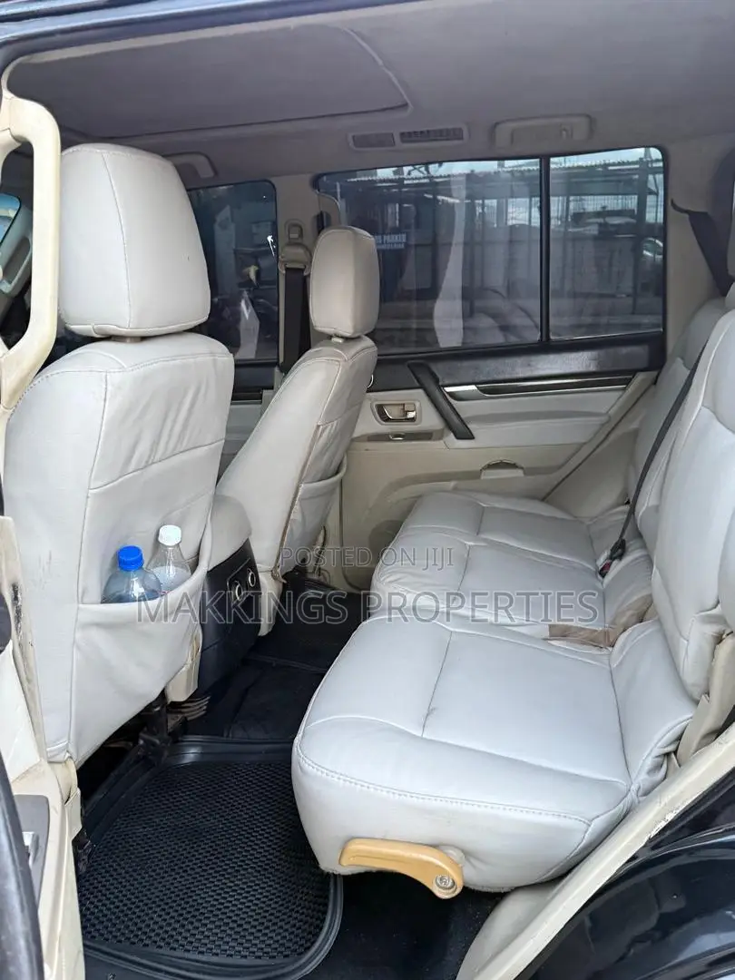 Mitsubishi Pajero 2010 Silver