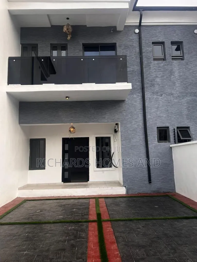 3bdrm Duplex in Dpkay Estate, Ikota for rent