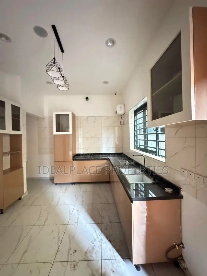 4bdrm Duplex in Surulere for sale
