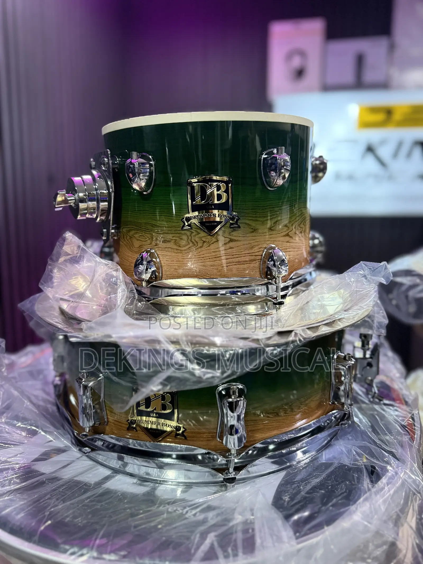 Drummer Boss Drum Set XMega With 3 Cymbals