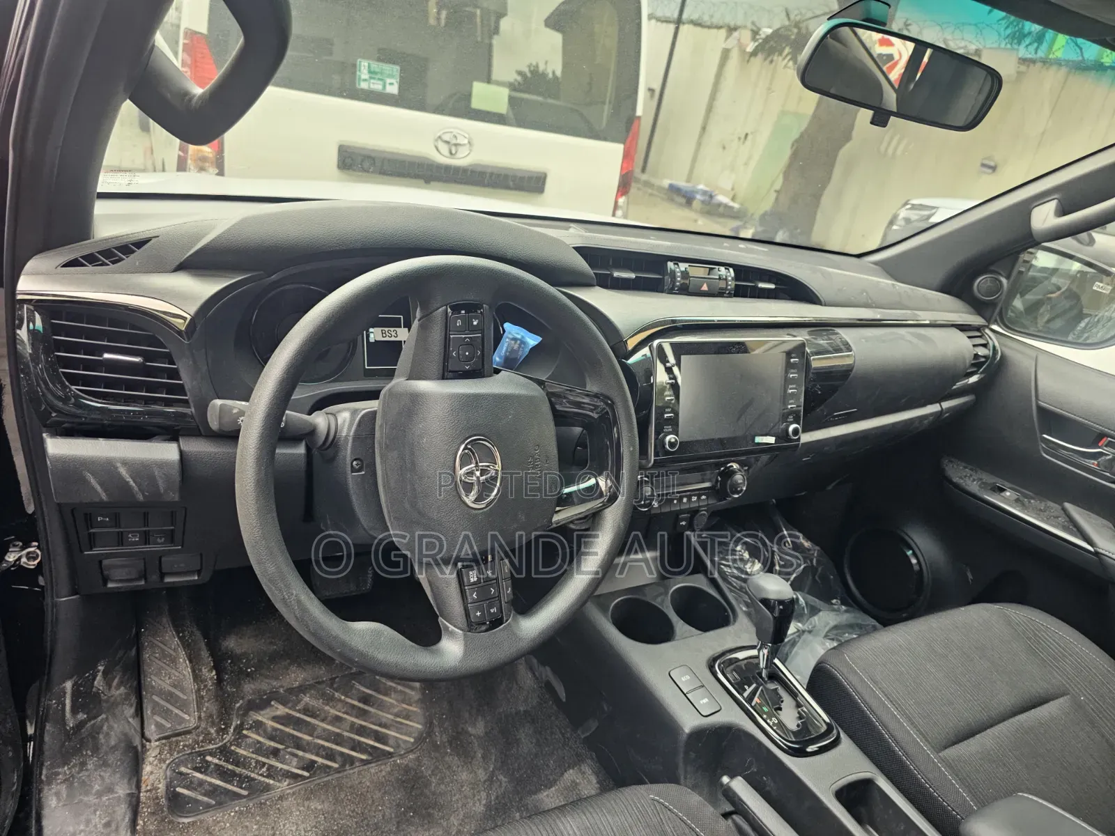 New Toyota Hilux 2025 Black