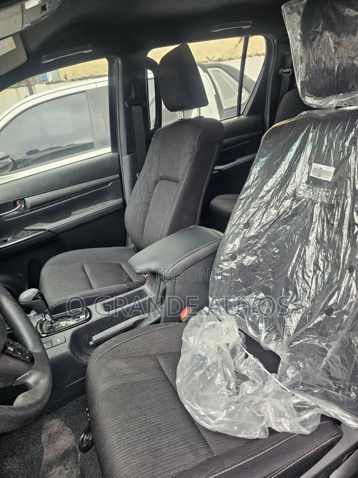 New Toyota Hilux 2025 Black
