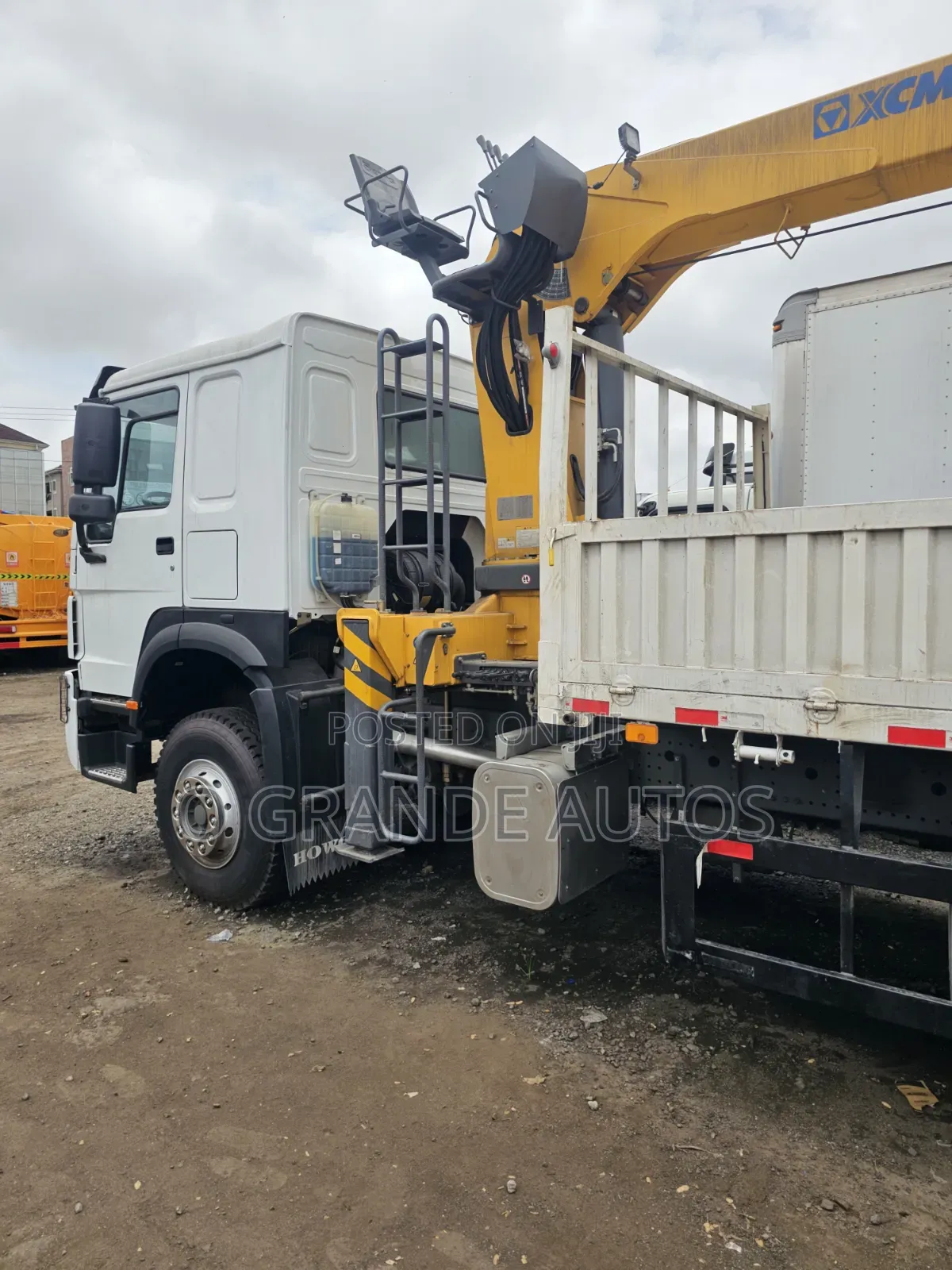 Howo 12.5-Ton Hydraulic Crane (Hiab) Truck