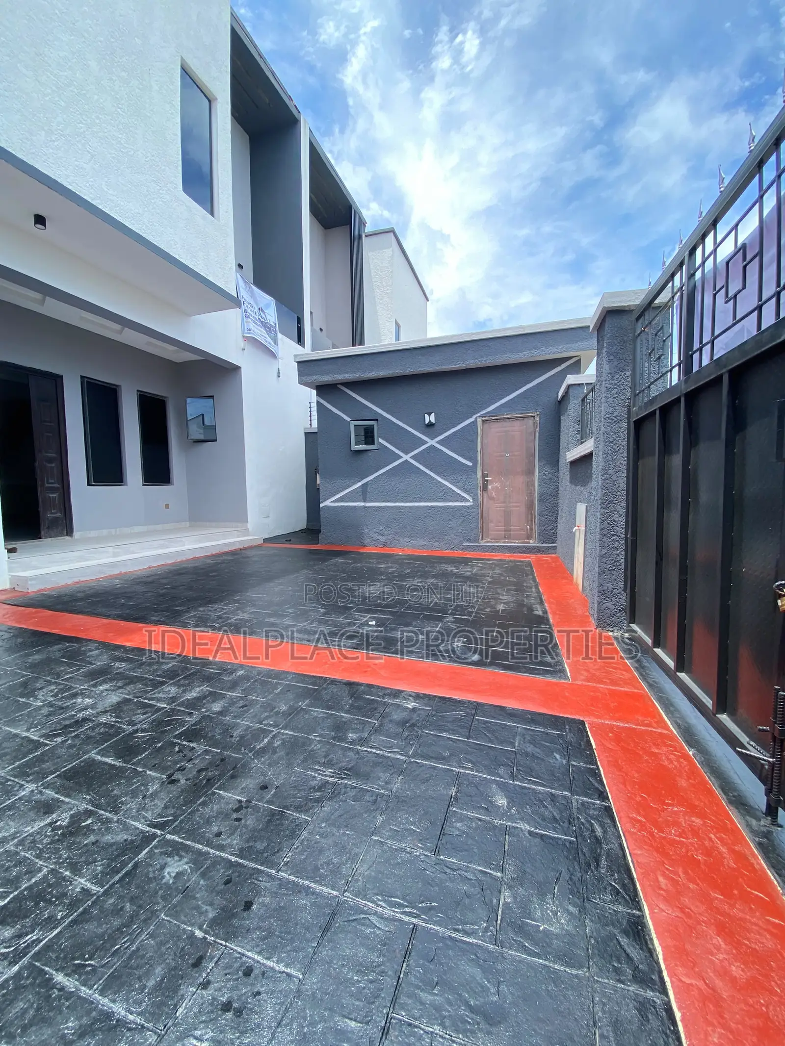 4bdrm Duplex in Sangotedo for sale