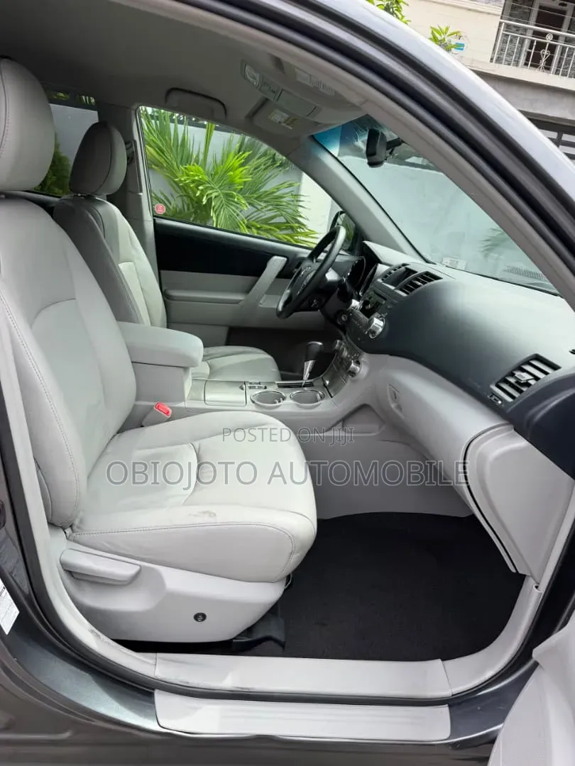 Toyota Highlander 2013 Gray